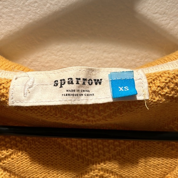 💛 Sparrow 💛 Hooded Sweater - Picture 5 of 11